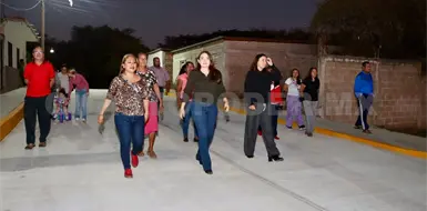 Valeria Rosales inaugura calles en Nambiyugu&aacute;