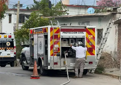 Arde vivienda en Albania Alta; hubo dos intoxicados Arde vivienda en Albania Alta; hubo dos intoxicados