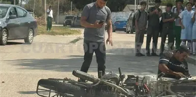 Motociclistas se estrellan de frente; un lesionado Motociclistas se estrellan de frente; un lesionado