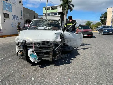 Carambolazo: dos adultos mayores acaban heridos Carambolazo: dos adultos mayores acaban heridos
