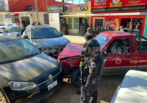 Atropella a anciana y causa choque múltiple Atropella a anciana y causa choque múltiple