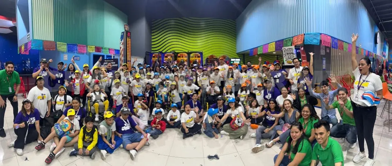 Aspecto de los paseos donde interactúan parientes y jóvenes voluntarios. CP