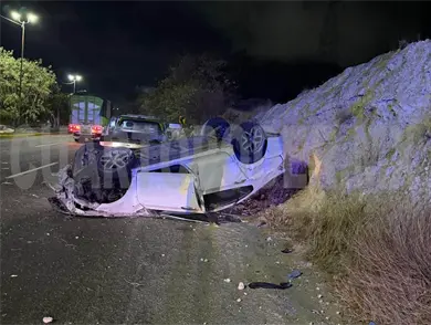 Vuelca un veloz automovilista en el libramiento Norte 