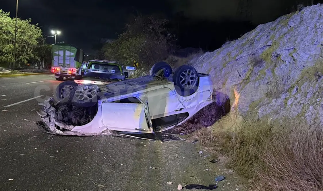 Este libramiento volvió a ser escenario de un aparatoso accidente, ahora por la madrugada. Ulises Villalobos / CP