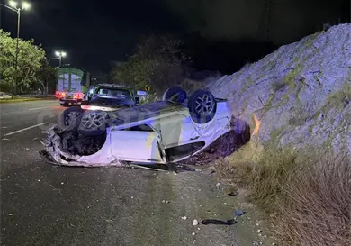 Vuelca un veloz automovilista en el libramiento Norte Vuelca un veloz automovilista en el libramiento Norte