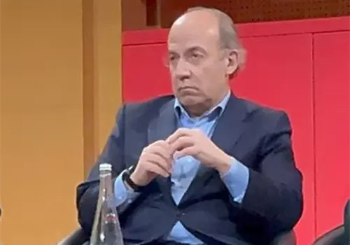 ¡Asesino, lárgate!, gritan estudiantes a Calderón ¡Asesino, lárgate!, gritan estudiantes a Calderón