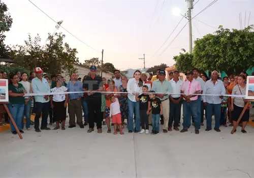 Entrega Valeria Rosales calles pavimentadas Entrega Valeria Rosales calles pavimentadas