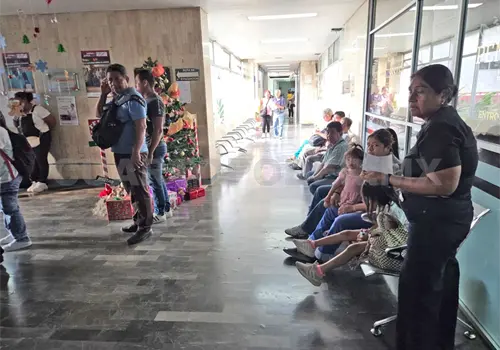 Acusan pacientes que no hay medicamentos Acusan pacientes que no hay medicamentos