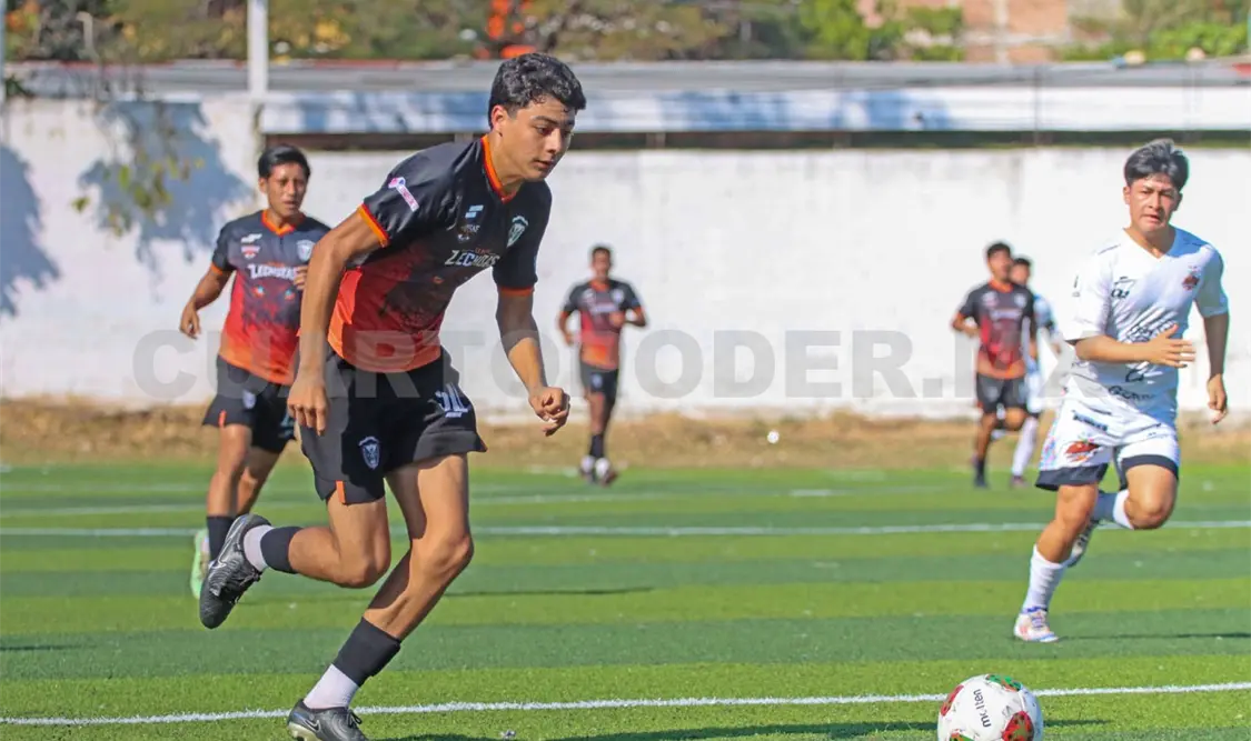 Alexander Medina Liévano se desempeña como extremo derecho en Lechuzas UPGCH. Diego Pérez/CP