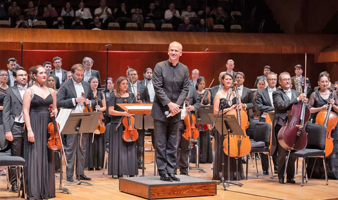 Los boletos pueden adquirirse en https://bit.ly/BoletosGalaFUNAM o en TU Tienda UNAM. Cortesía