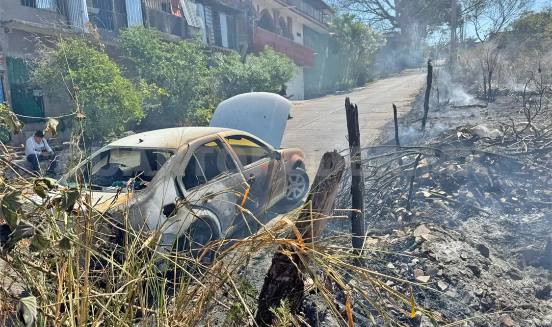 En un terreno baldío realizaban quema de pastizales, pero se salió de control. Ulises Villalobos / CP