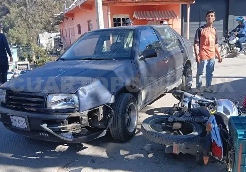 Violenta colisión deja a motorista lesionado Violenta colisión deja a motorista lesionado
