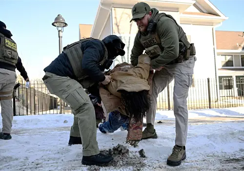 Trump ordena retirar a agentes ante protestas Trump ordena retirar a agentes ante protestas
