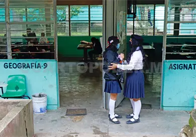 Hasta 70 % de escuelas sobre terrenos prestados Hasta 70 % de escuelas sobre terrenos prestados