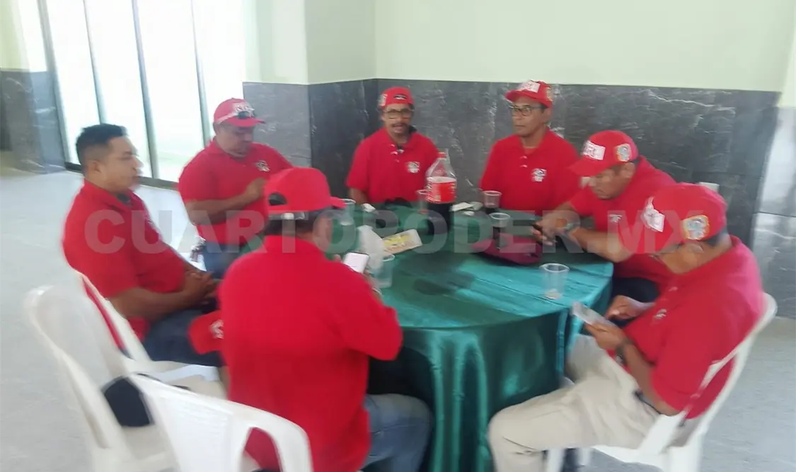 Ferrocarrileros de la Sección 26 de Tonalá conmemoraron el 93 aniversario del sindicato. Noel Vázquez / CP