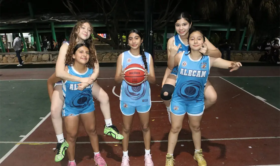 Integrantes del Club de Basquetbol Alecam celebran su clasificaci&oacute;n a la etapa regional de la Olimpiada Nacional 2026 tras superar la fase estatal. Cortes&iacute;a