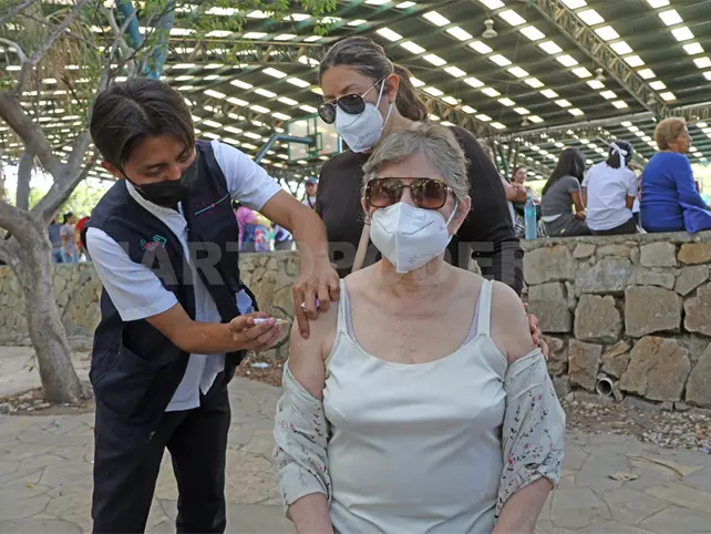 Se planea vacunar en un mes a toda la ciudad: Ángel Torres Se planea vacunar en un mes a toda la ciudad: Ángel Torres