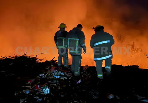 Se registra incendio en basurero clandestino