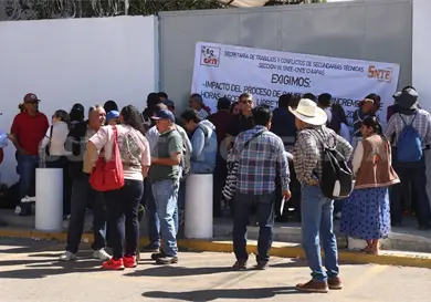 Exigen pago atrasado de secundarias t&eacute;cnicas