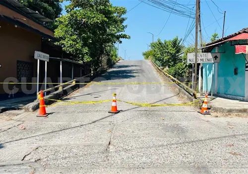 Por da&ntilde;os, cierran paso en puente Nuevo Milenio