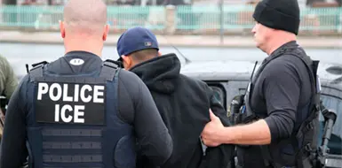 Detiene ICE a m&aacute;s de 150 migrantes