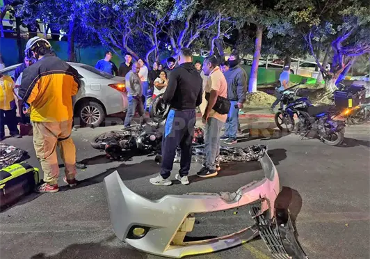 Salen "volando" de moto en corte de circulaci&oacute;n