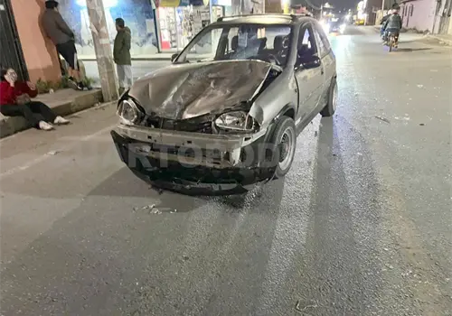 Se pasa alto y choca contra Chevy