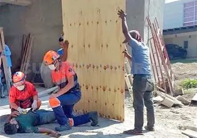 Se desploma joven de altura de cinco metros