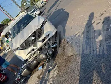 Motorista herido al impactarse con veh&iacute;culo