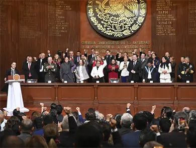 M&eacute;xico no se doblega, no se arrodilla y no se rinde