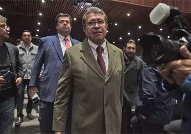 Iniciativa descarta eliminar pluris: Ricardo Monreal