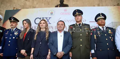 Asiste a ceremonia de aniversario de la Carta Magna