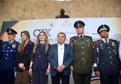 Asiste a ceremonia de aniversario de la Carta Magna