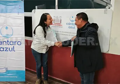 Firman convenio de gesti&oacute;n de agua rural