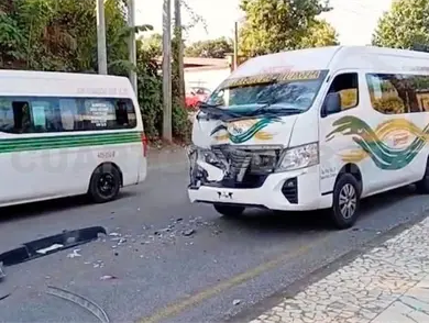 Colectivo for&aacute;neo causa encontronazo m&uacute;ltiple