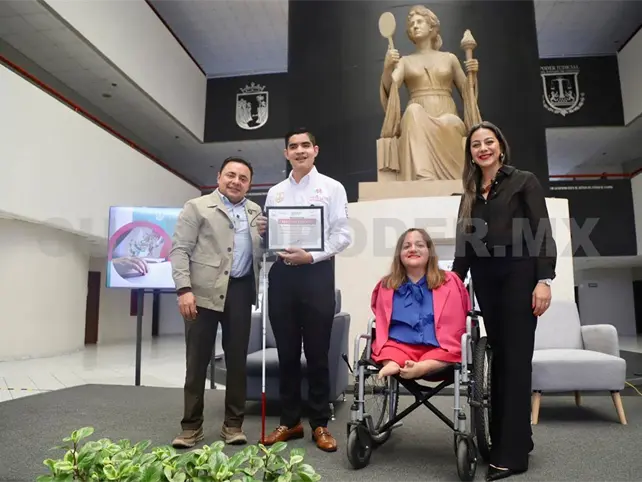 C&eacute;sar transcribi&oacute; la Constituci&oacute;n al Braille