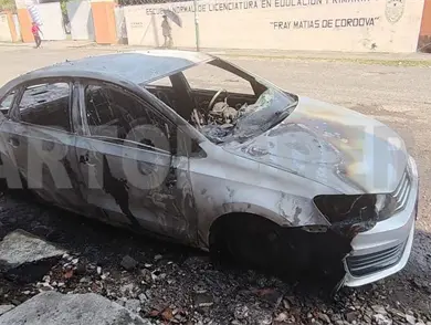 Se incendia autom&oacute;vil por un cortocircuito