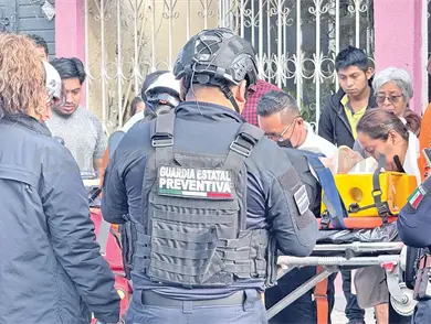 Cae desde tercera planta y acaba grave