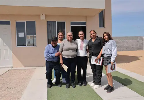 Sheinbaum defiende el Estado de bienestar y la 4T