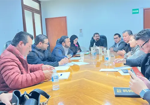 Trabajan para atender deudas y cadenas de cambio