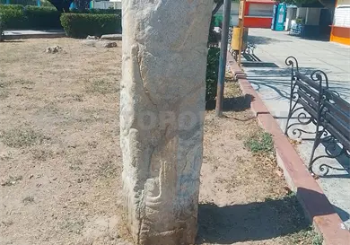 Denuncian maltrato a estela arqueol&oacute;gica