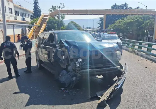 Aparatosa colisi&oacute;n deja ocho lesionados
