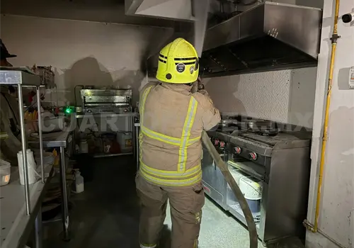 Incendio moviliza a bomberos