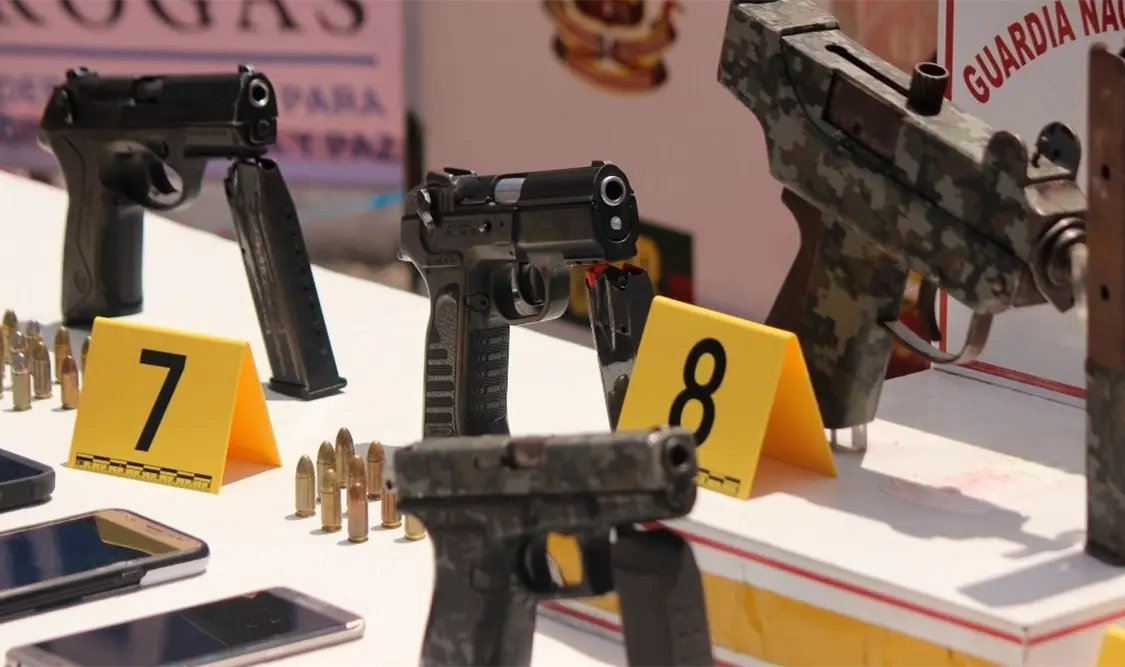 En lo que va del actual gobierno se han asegurado 18 mil armas largas y cortas, de las cuales 77 o 78 % tiene origen estadounidense. Cortesía