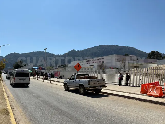 Desinstalan casas de campa&ntilde;a frente a hospital