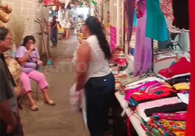 Locatarios a punto de linchar a estafadores