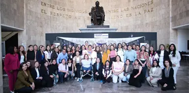 Efect&uacute;a Congreso primer parlamento de mujeres