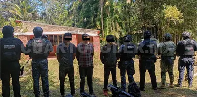 Detienen a tres y aseguran arsenal