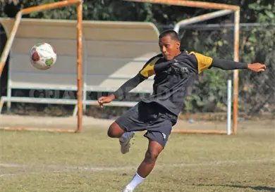 Pavones busca afianzarse en su "nido" Pavones busca afianzarse en su "nido"