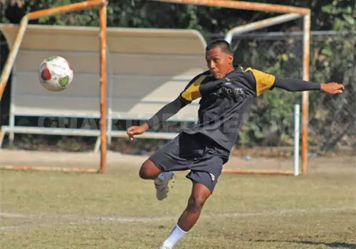 Pavones busca afianzarse en su "nido" Pavones busca afianzarse en su "nido"